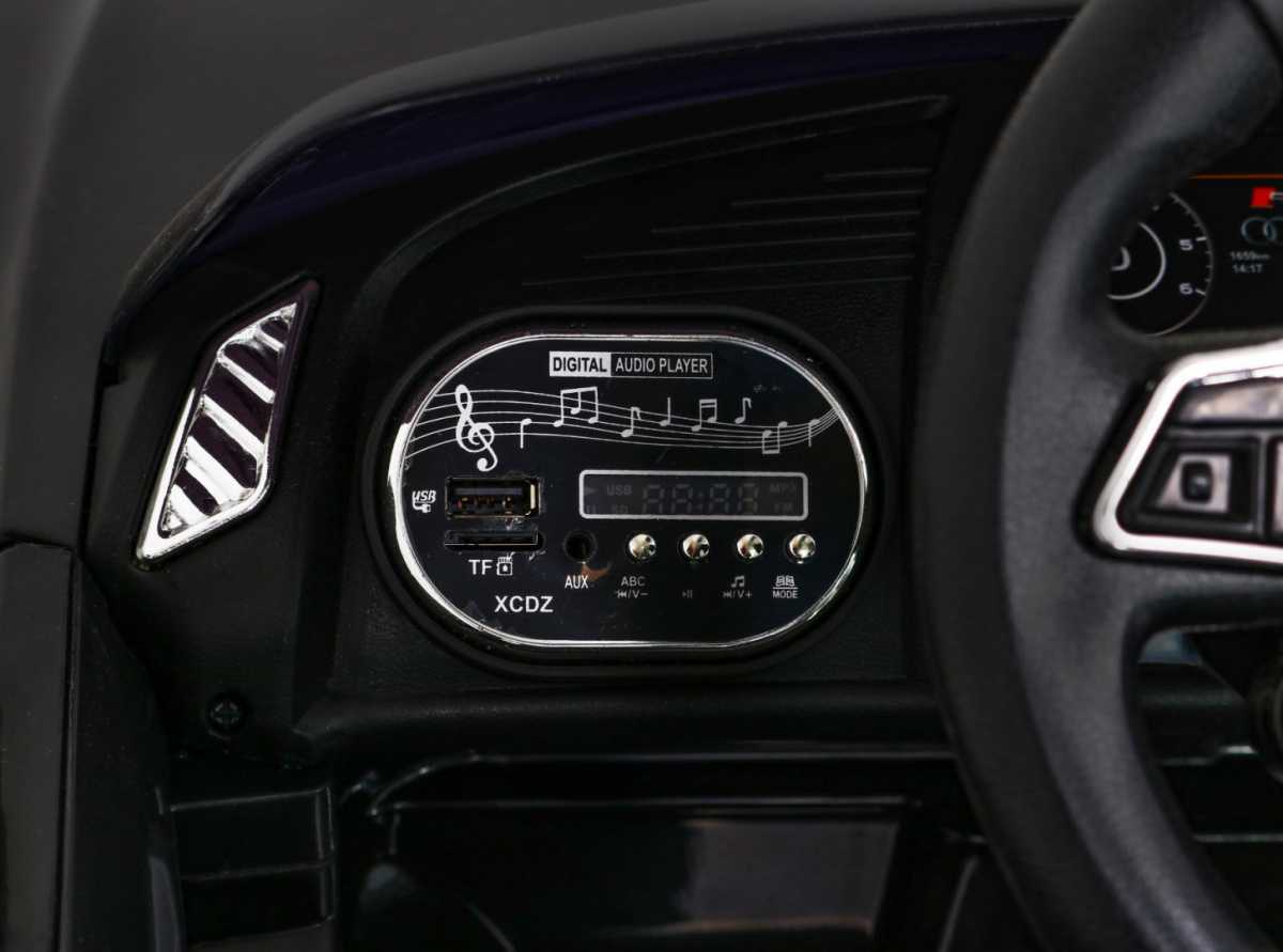 Vienvietis elektromobilis Audi R8, juodas