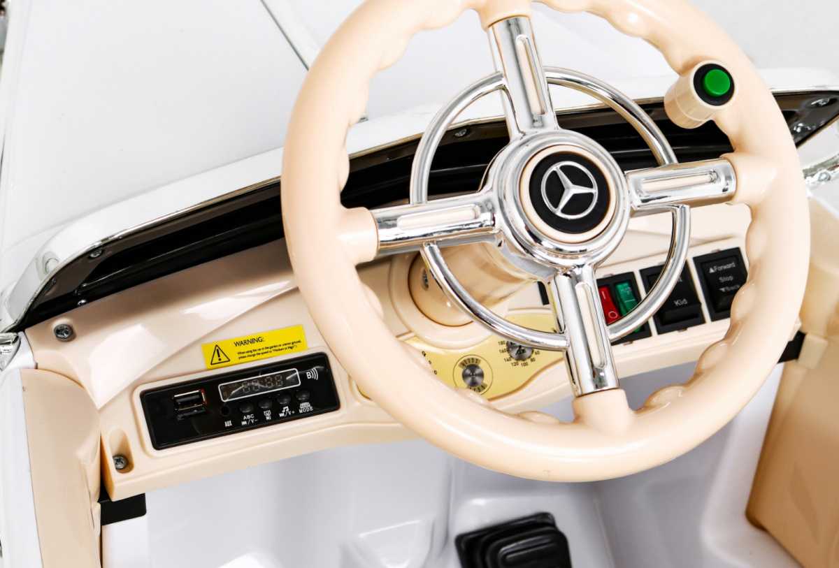 Elektromobilis Mercedes Benz Retro, baltas