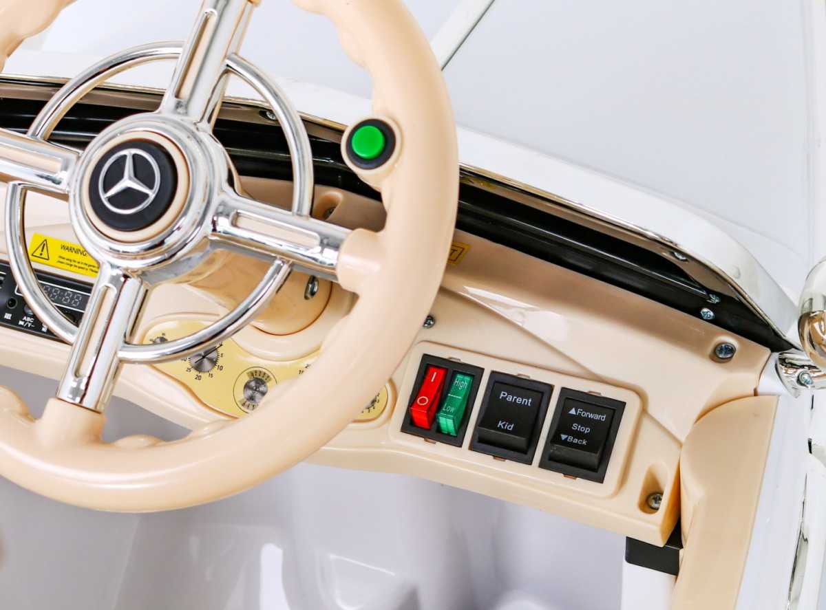 Elektromobilis Mercedes Benz Retro, baltas