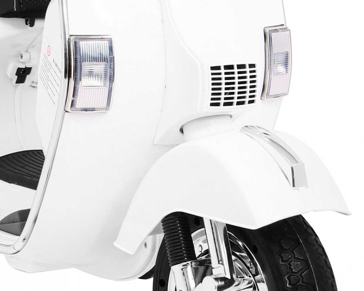 Elektrinis motociklas Vespa, baltas
