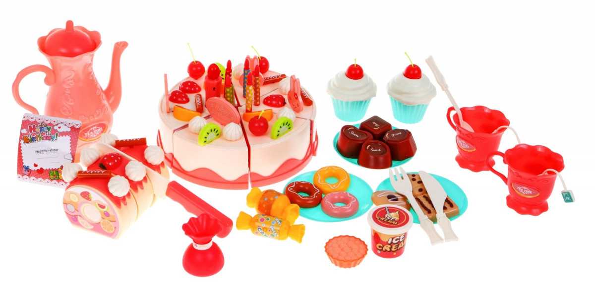 Žaislinis gimtadienio tortas su priedais