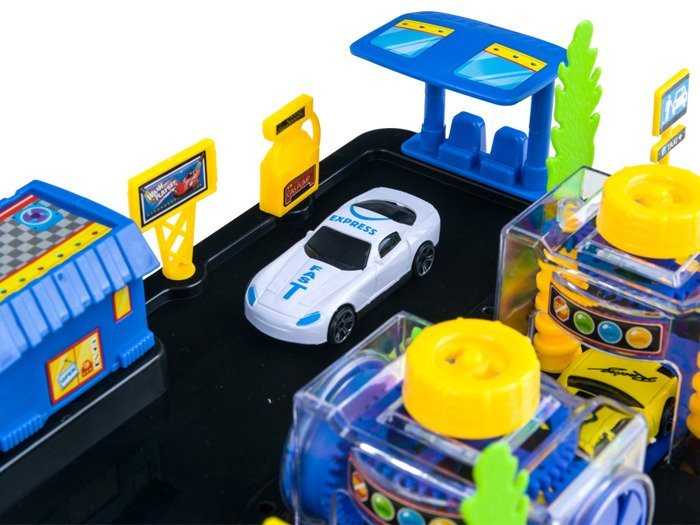 Vaikiškų automobiliukų rinkinys su trasa