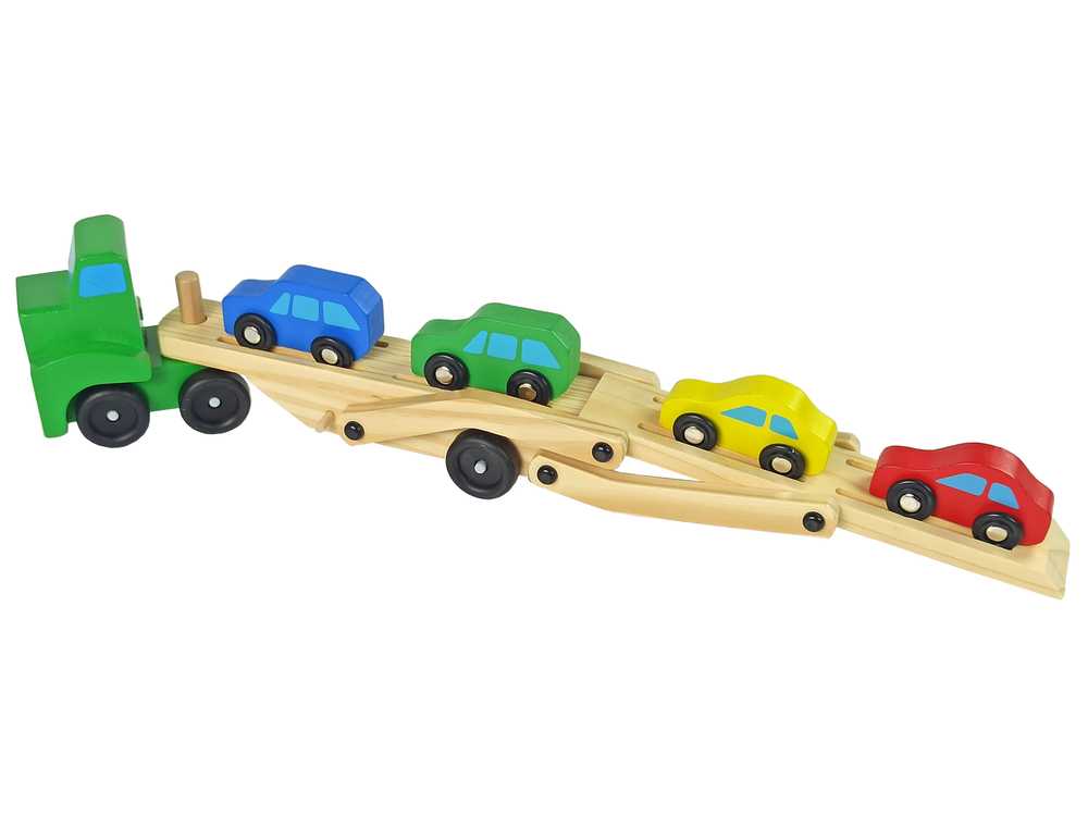 Medinis vilkikas su žaisliniais automobiliais, žalias