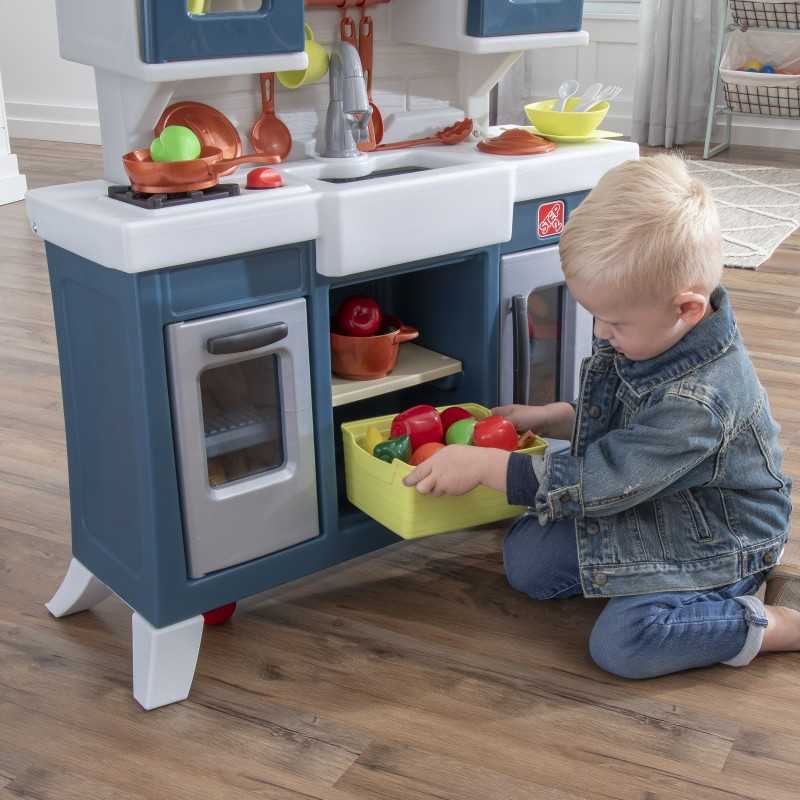 Vaikiška virtuvėlė su daugybe priedų Step2					