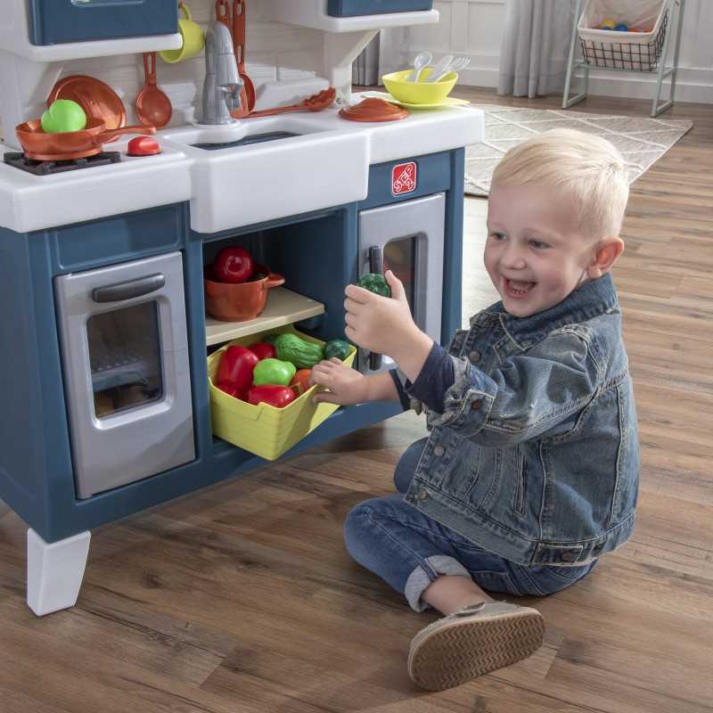 Vaikiška virtuvėlė su daugybe priedų Step2					