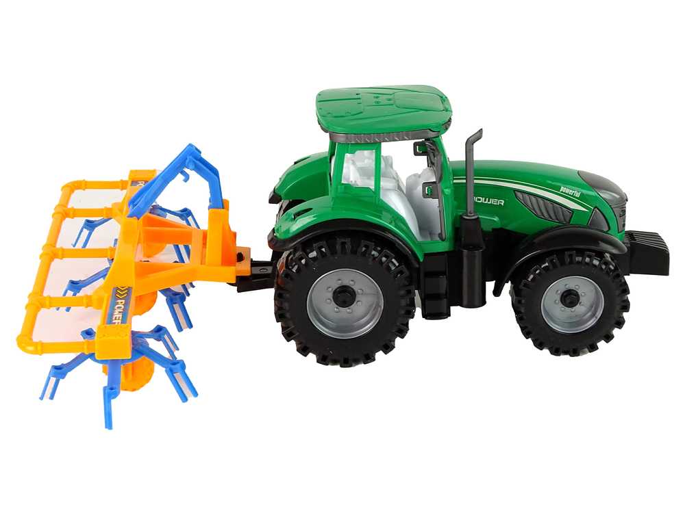 Žalios spalvos traktorius su oranžinės ir mėlynos spalvos grėblio frikcine pavara