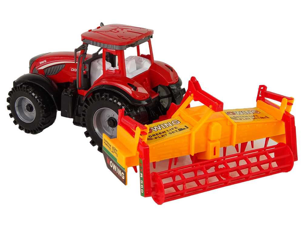 Raudonas traktorius su oranžine kultivatoriaus pavara