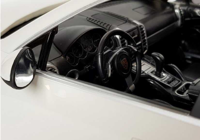 Nuotoliniu būdu valdomas automobilis -  Porsche Cayenne Rastar, baltas