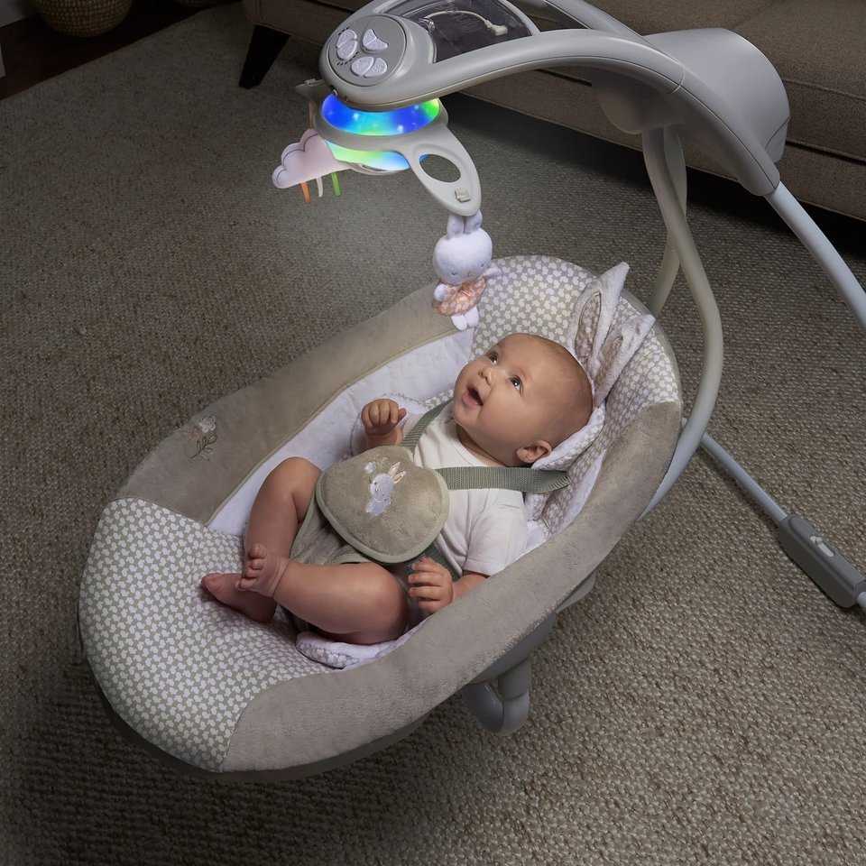 Interaktyvus kūdikio gultukas-sūpuoklė - Ingenuity InLighten, pilkas